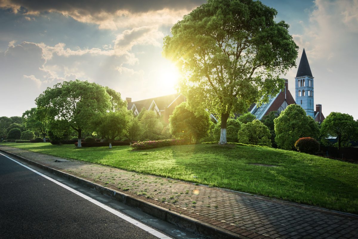 can foreigners buy property in USA?