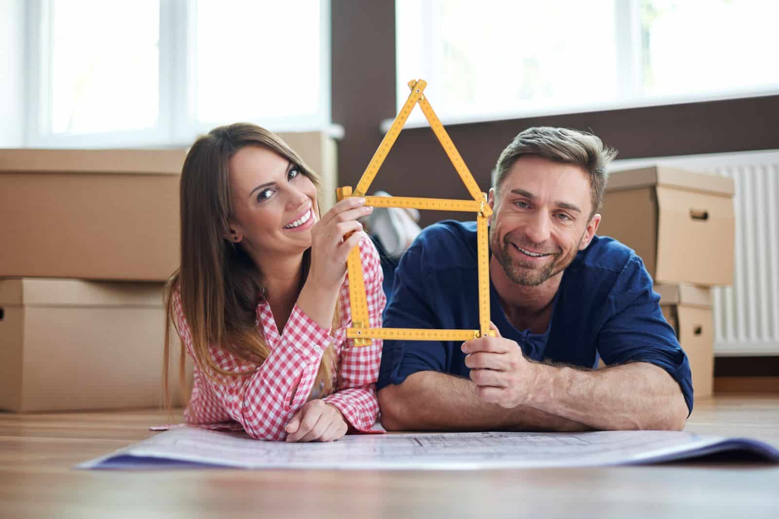 can a foreigner get a mortgage in the usa? Foreign national buyer discussing U.S. mortgage financing options with lender