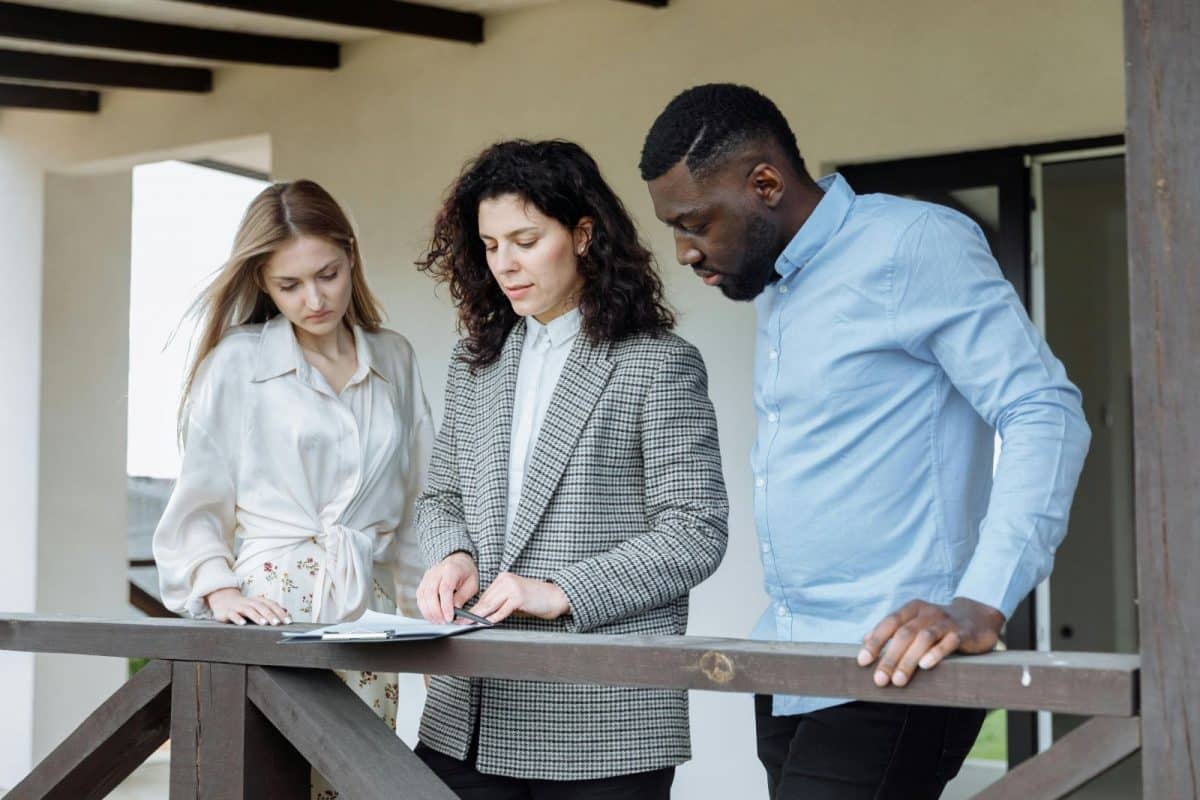 Returning U.S. expat reviewing mortgage options and home buying opportunities before relocating back to the United States in 2026
