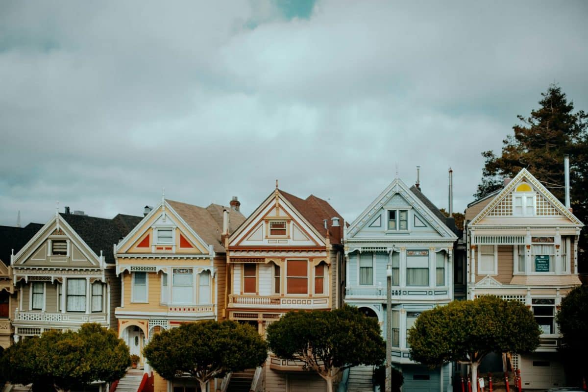 Global investor building a U.S. real estate portfolio using DSCR loans and rental property investments to generate long-term USD income