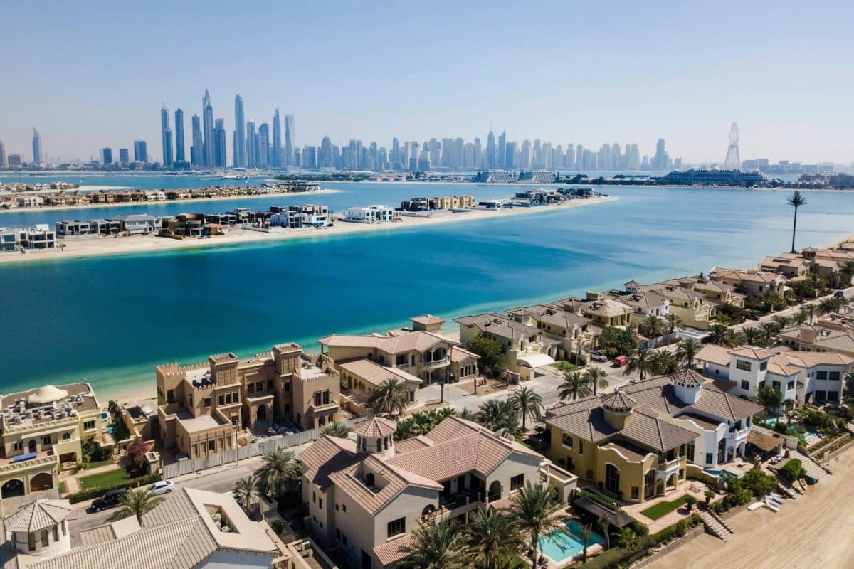 UAE and GCC investor reviewing U.S. real estate investment opportunities, DSCR mortgage financing, and American property markets in 2026