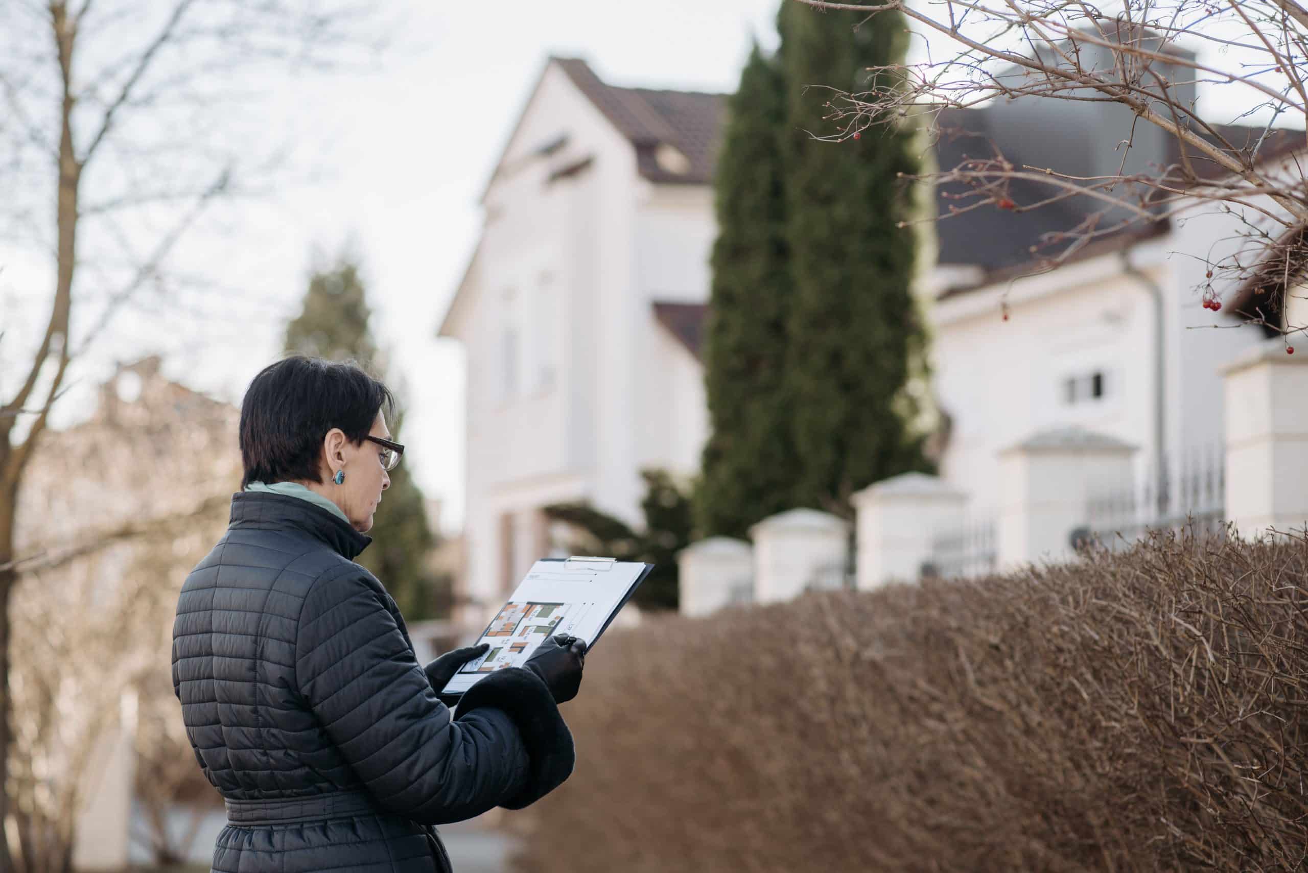 Hong Kong and mainland Chinese investors reviewing U.S. real estate investment opportunities, DSCR mortgage financing, and top American property markets in 2026