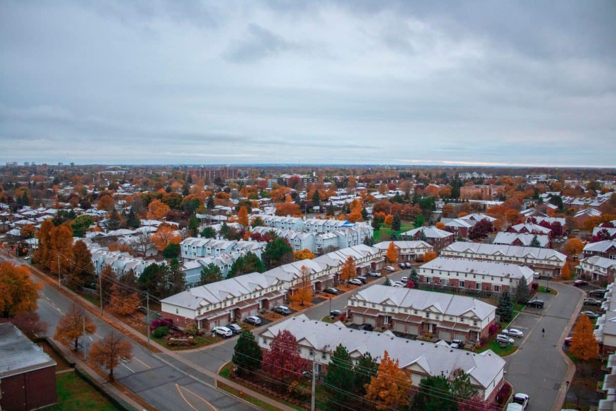 Canadian investor exploring US real estate opportunities for rental income, diversification, and snowbird investing