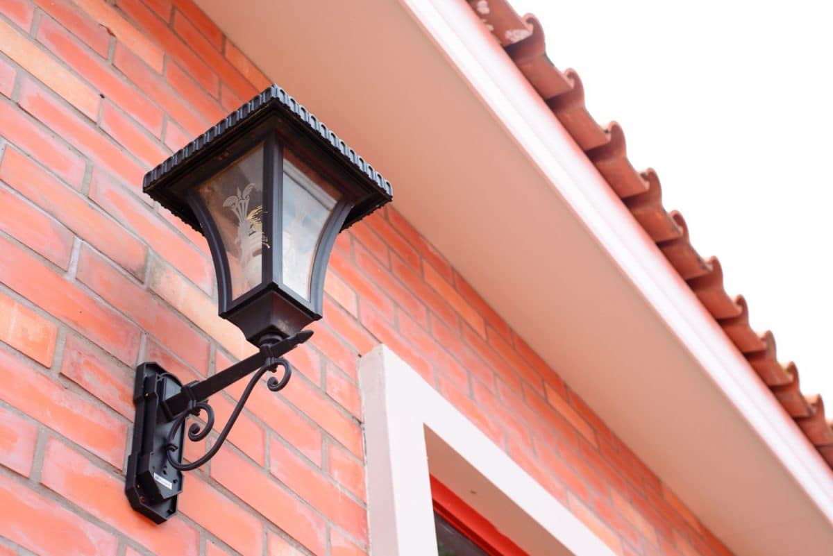 European investment shift toward U.S. real estate showing global investors analyzing American property markets.