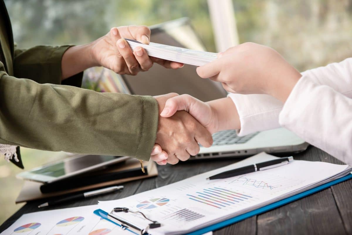 International investors from multiple countries exploring U.S. mortgage options for buying American real estate