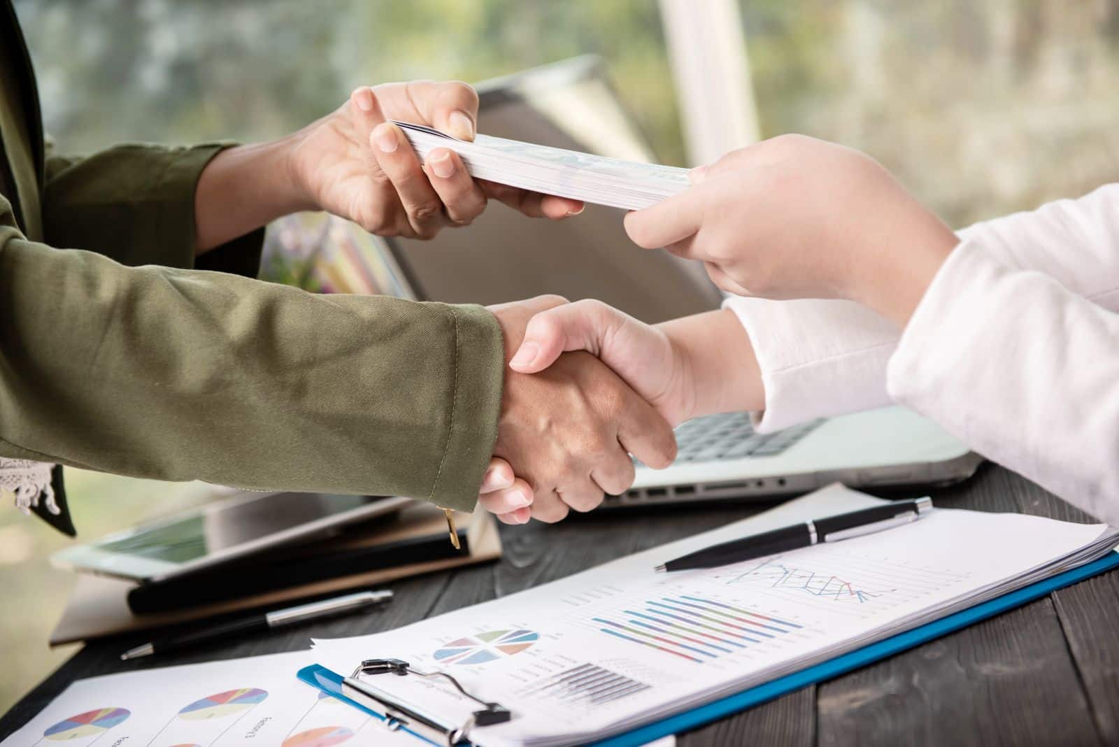 International investors from multiple countries exploring U.S. mortgage options for buying American real estate