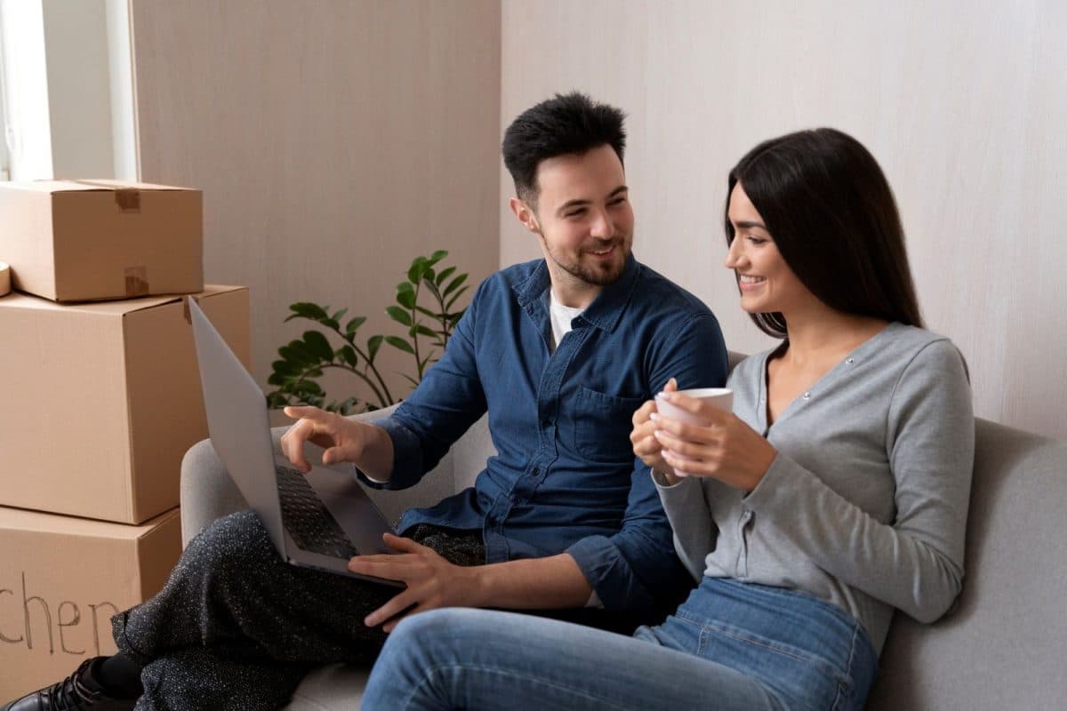 International buyer reviewing U.S. mortgage financing options for property purchase