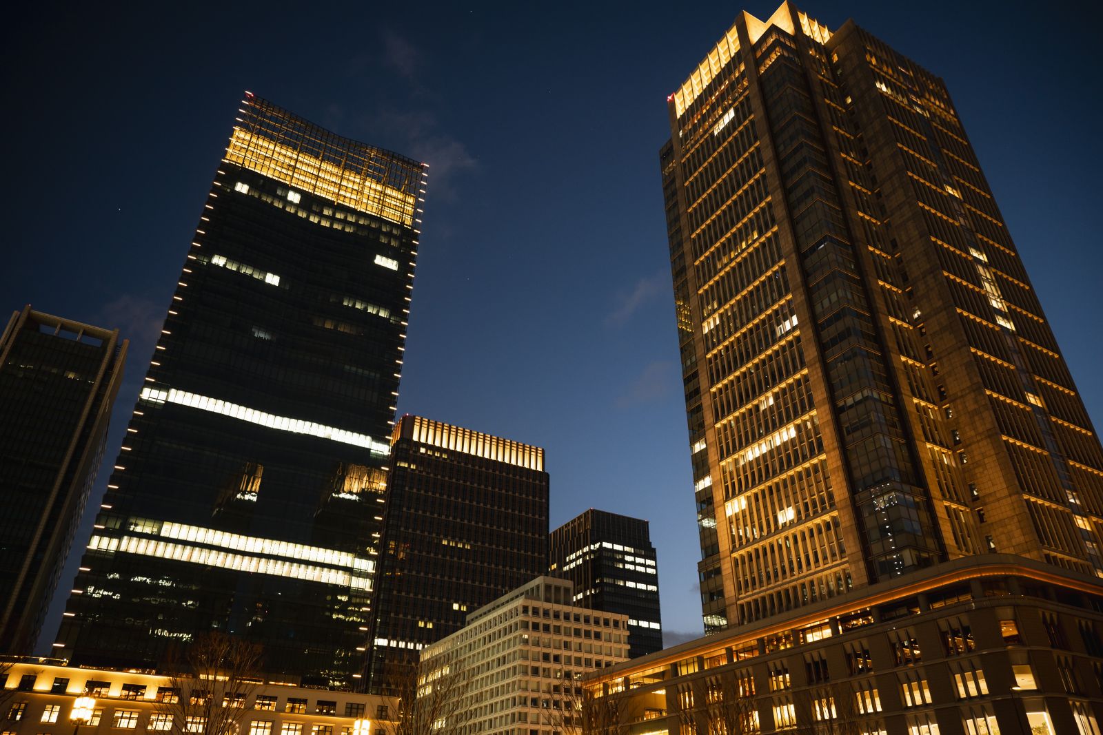 High-net-worth investor securing an off-market luxury property using fast asset-based bridge financing