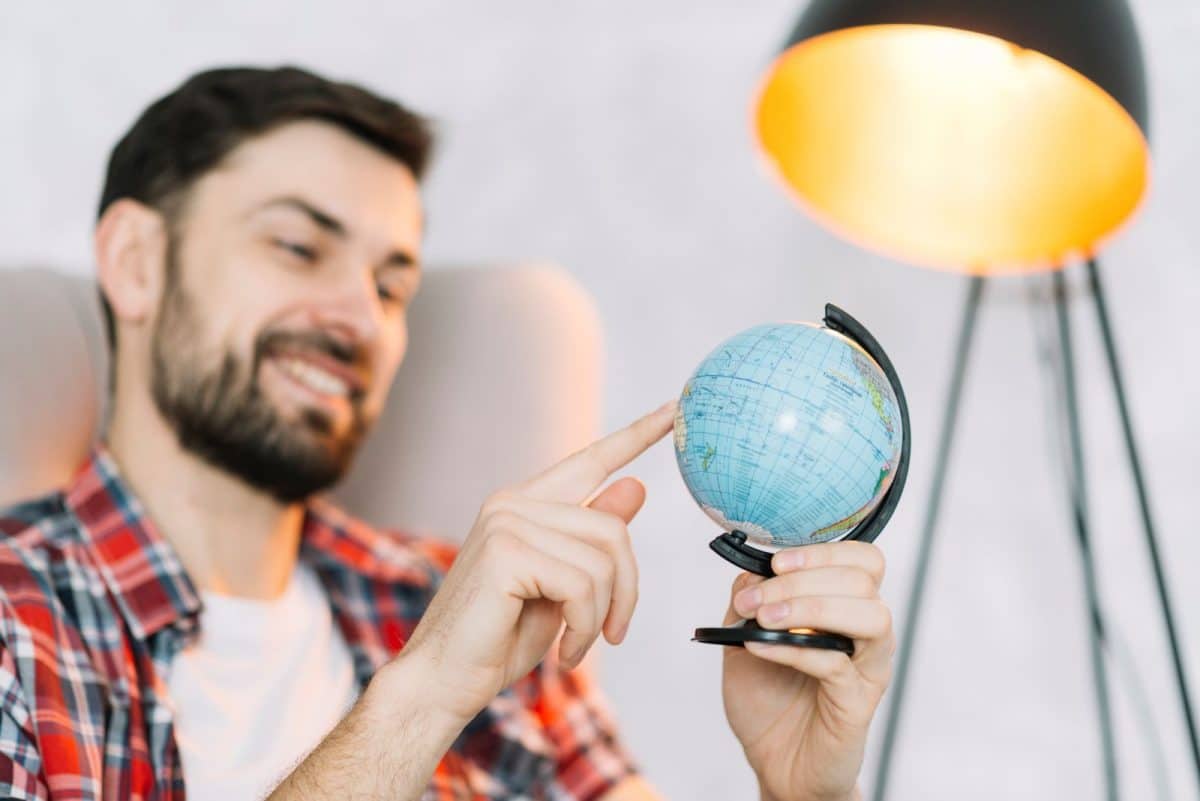 Global investor reviewing US real estate financing strategies, DSCR loans, and portfolio expansion opportunities