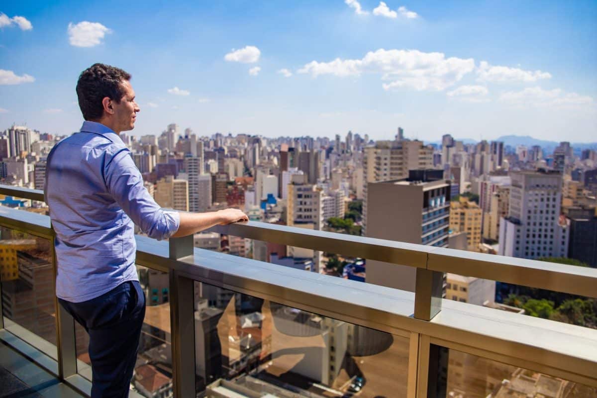 International investor reviewing U.S. real estate market opportunities and investment properties in 2026